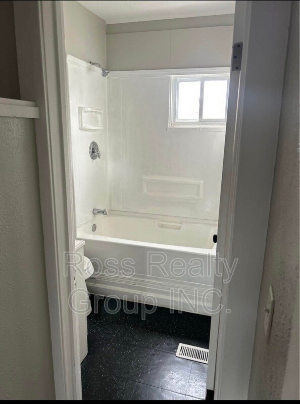 Photo - 711 Woodstock Ave