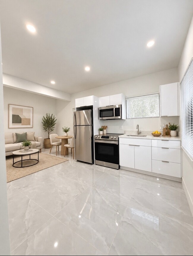 329 NW 17th Ave Unit 2