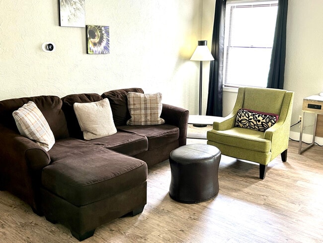 4028 N Illinois Ave Unit 11