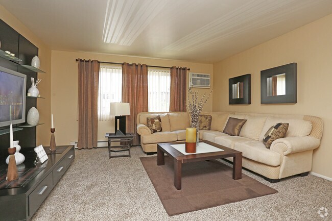 2 BR, 1 BA - Living Room