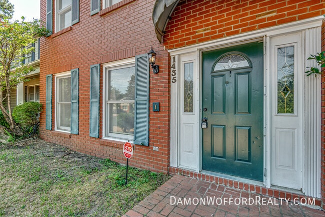 Photo - 1435 Roxbury Ct