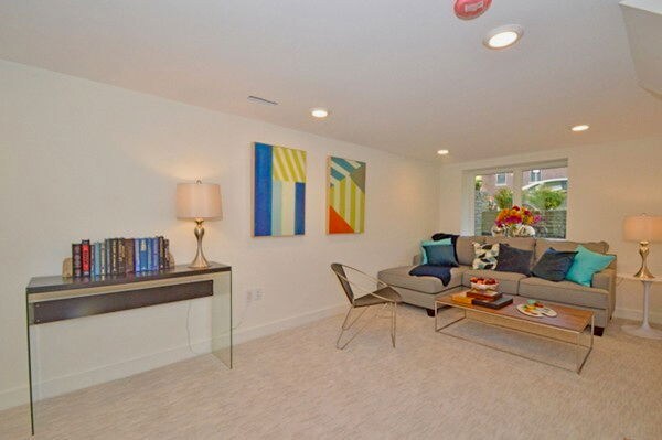 Photo - 140 Banks St