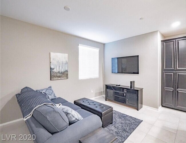 8418 Classique Ave