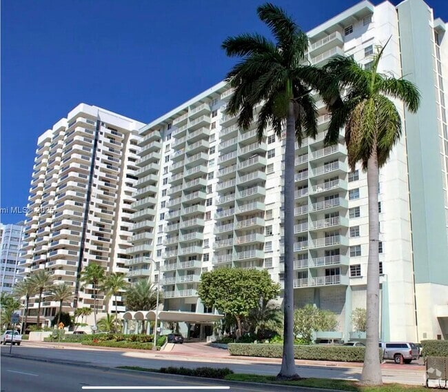 Building Photo - 5701 Collins Ave Unit 1107 Rental