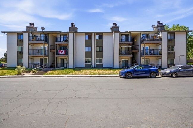 Building Photo - Move in Ready 2bed 2bath in Cherry Creek Schools