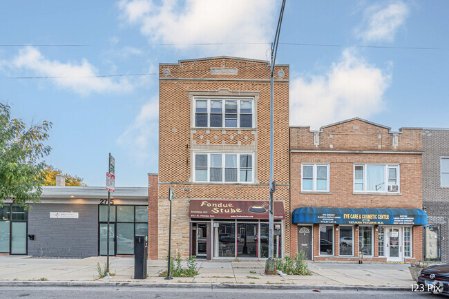 Building Photo - 2717 W Peterson Ave Rental