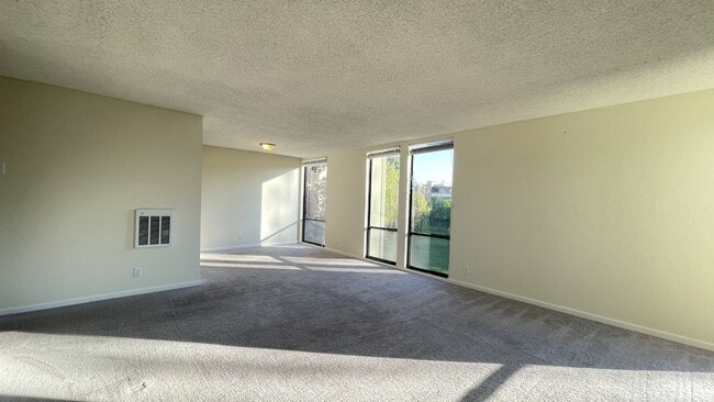 Photo - 1081 Beach Park Blvd