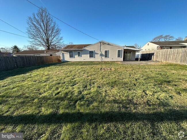 Building Photo - 22 Gable Hill Rd Rental