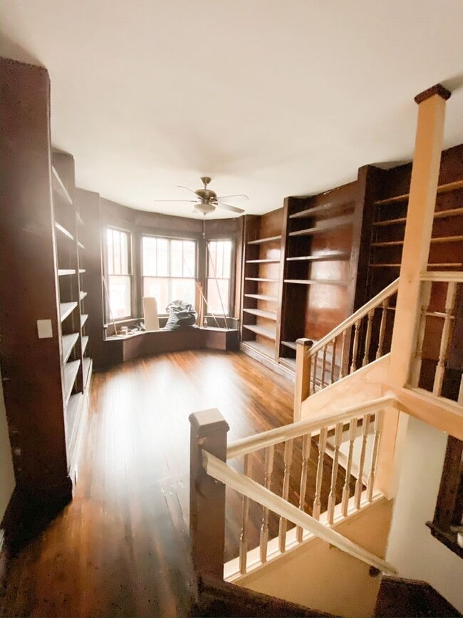 Building Photo - 2bed 1.5Bath with Den and Library! Full Historic Remodel!