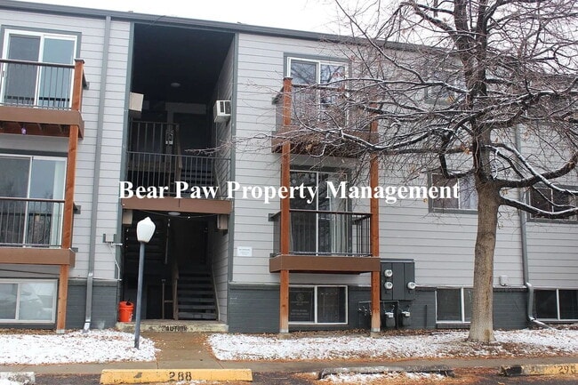 Building Photo - 2 bedroom condo in Golden, Convenient Location! Unit R4