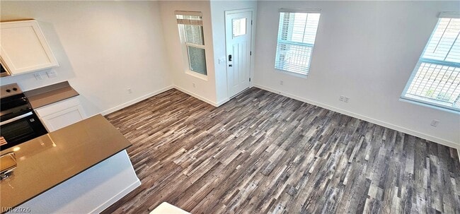 Photo - 915 Violet Heron St