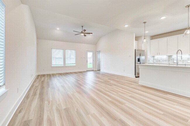 Photo - 21734 Persian Lk Dr