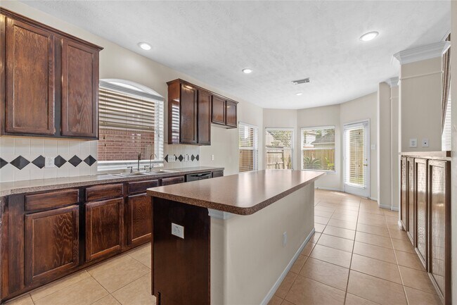 Photo - 1111 Blue Leaf Dr