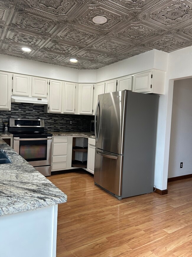 Building Photo - 435 E Drake Rd Rental