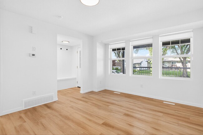 Photo - 12714-12772 72 St NW Unit MAIN 12716