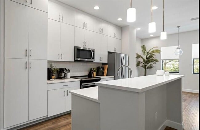 Photo - 1330 W Gray St