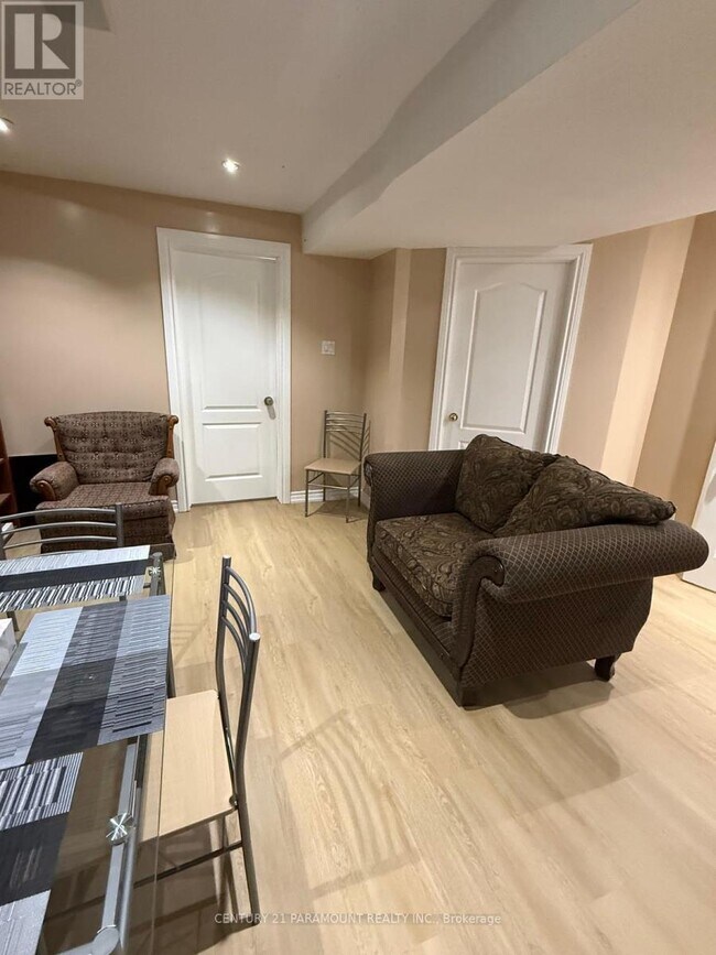 Photo - 7275 Village Walk