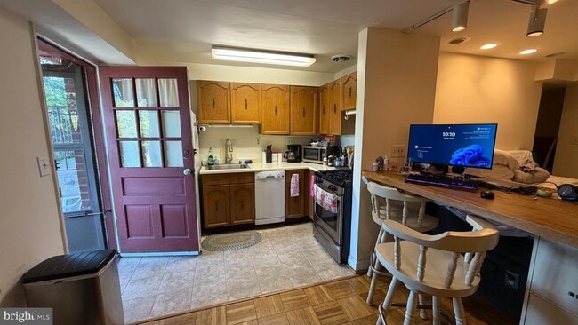 Building Photo - 1587 N Colonial Terrace Unit 103-X