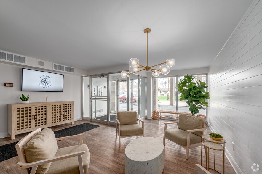 Commodore Club Apts