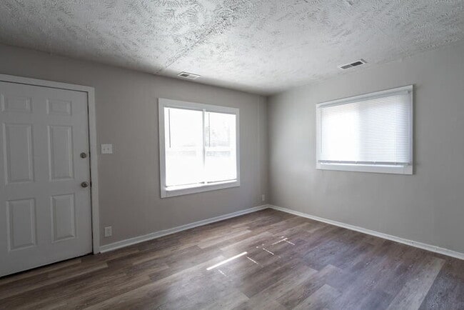 EAST SIDE 2 BEDROOM AVAILABLE NOW!