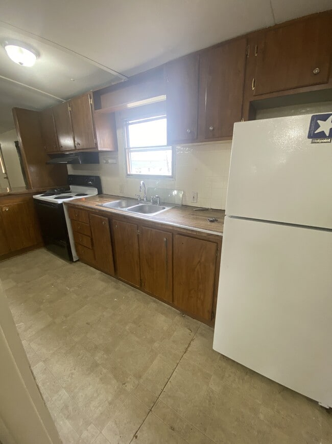 Photo - 90 Stowers Ln