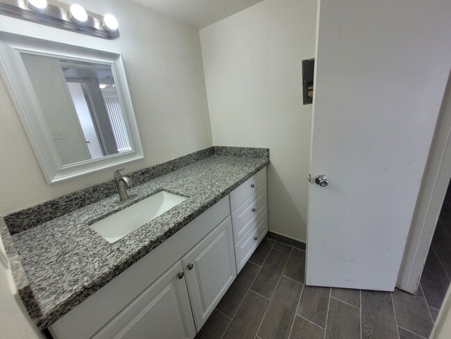 Photo - Virginia Manor