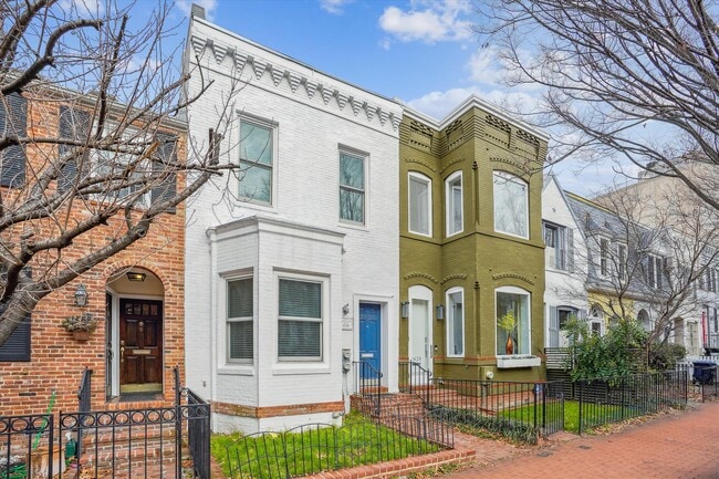 Photo - 2431 I St NW