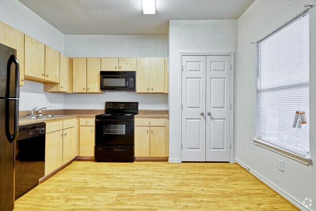 2BR, 2BA - 900SF - A