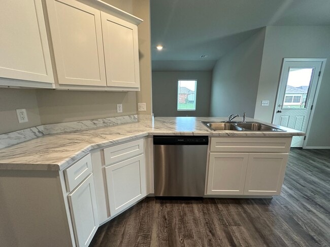 Photo - Quiet cul-da-sack - 3 bed 2 bath 2 car garage