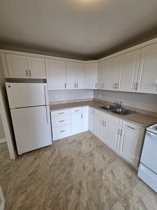 Building Photo - 1061 Queen's Blvd Unit 1001