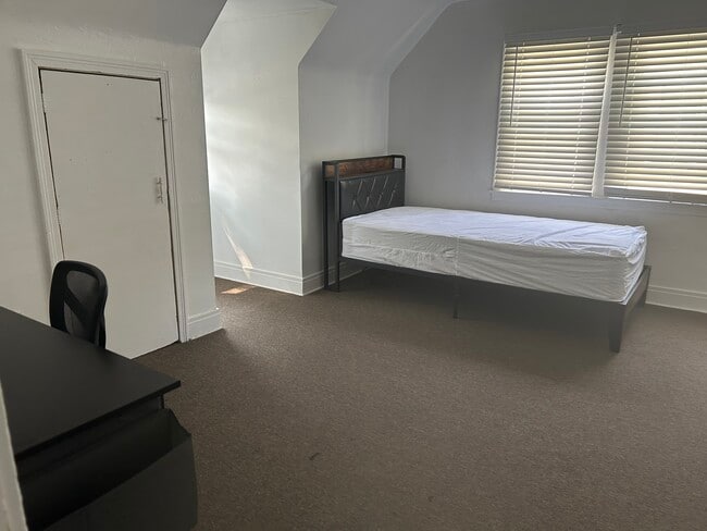 Photo - 166 Scottsville Rd