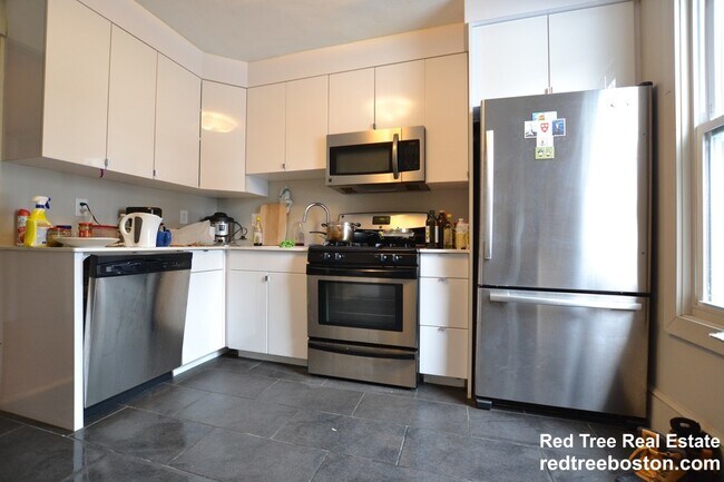 Building Photo - 17 Greylock Rd Unit 19