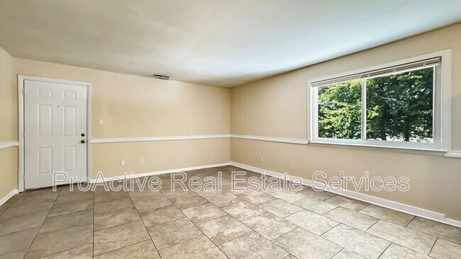 Building Photo - 312 Ashlawn Dr