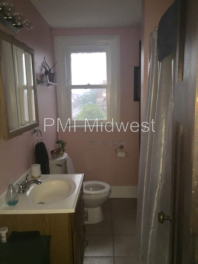 Photo - 103 E 9th St Unit Apartment 32