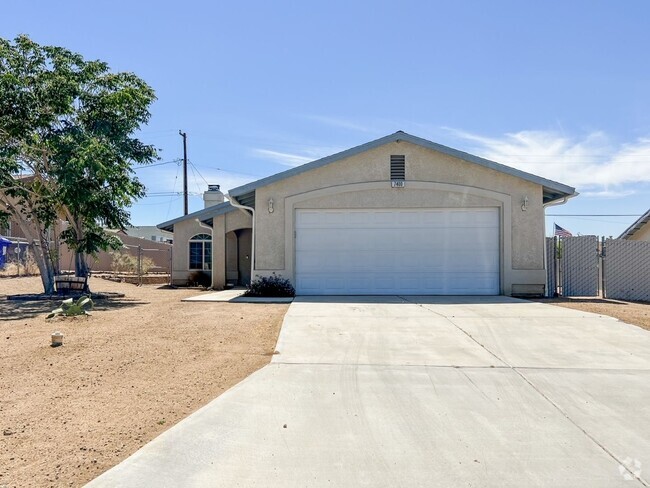 Building Photo - Wonderful 3 Bedroom 2 Bath in Yucca Valley Rental