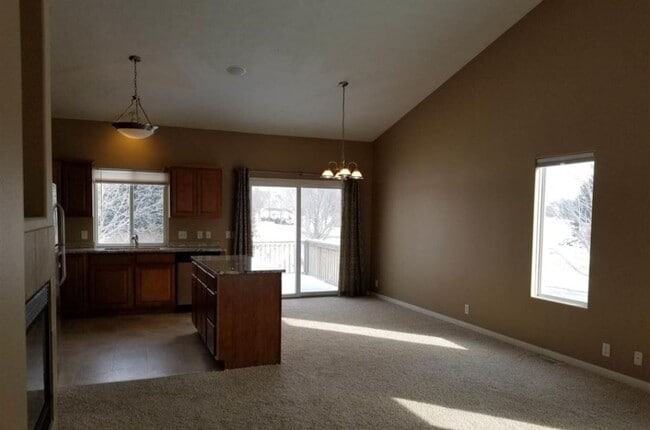 Photo - Beautiful 3 Bedroom, 3 Bathroom Townhouse!