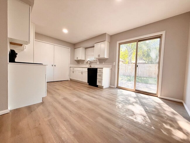 Photo - ***2607 Walker St***