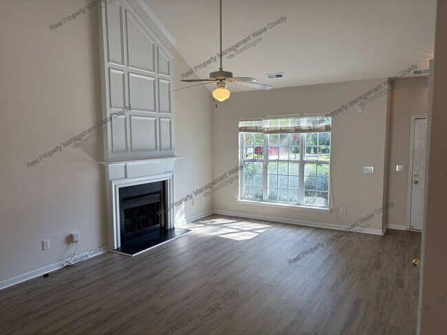 100 Caraleigh Ct