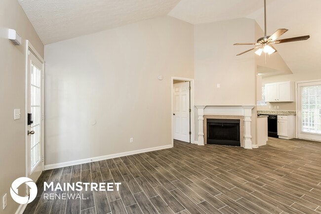 Photo - 205 Clydesdale Ln SE