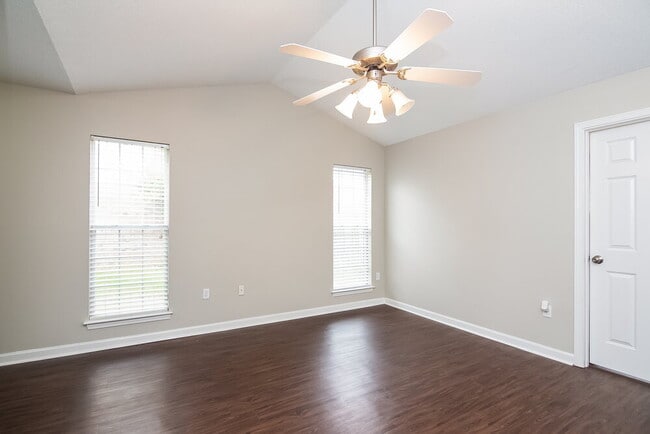 Photo - 748 Northwood West Cove