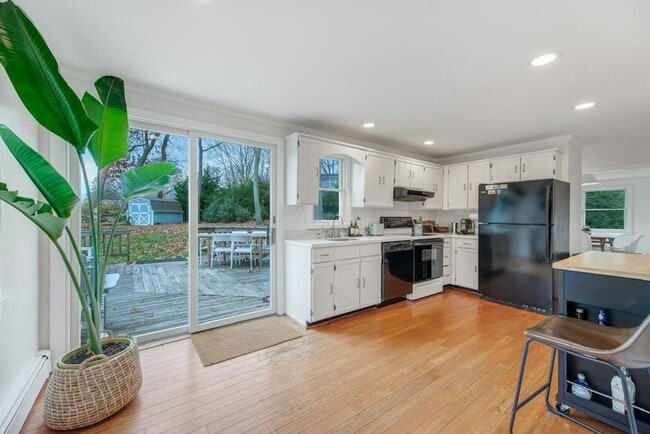 Photo - 480 N Bayview Rd