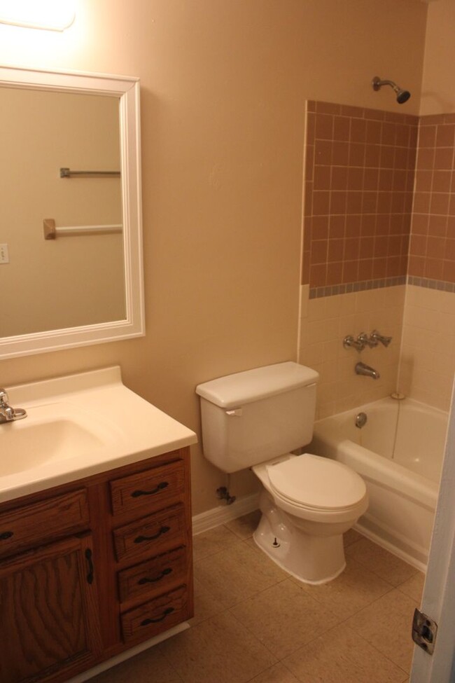 2 bedroom 1 Bathroom in Tower Oaks - 2 bedroom 1 Bathroom in Tower Oaks House