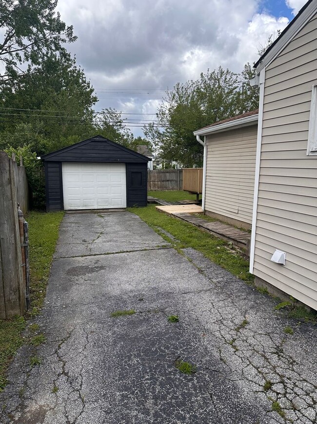 Photo - 4 bed 2 full bath home located in very desirable Irvington.