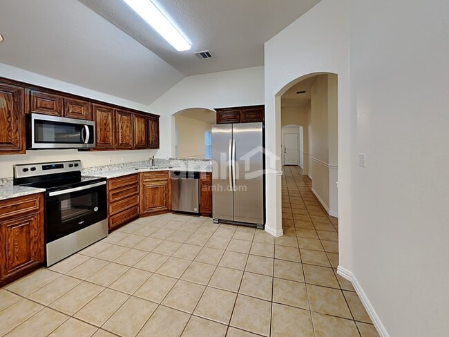 Photo - 87 Elmwood Trail