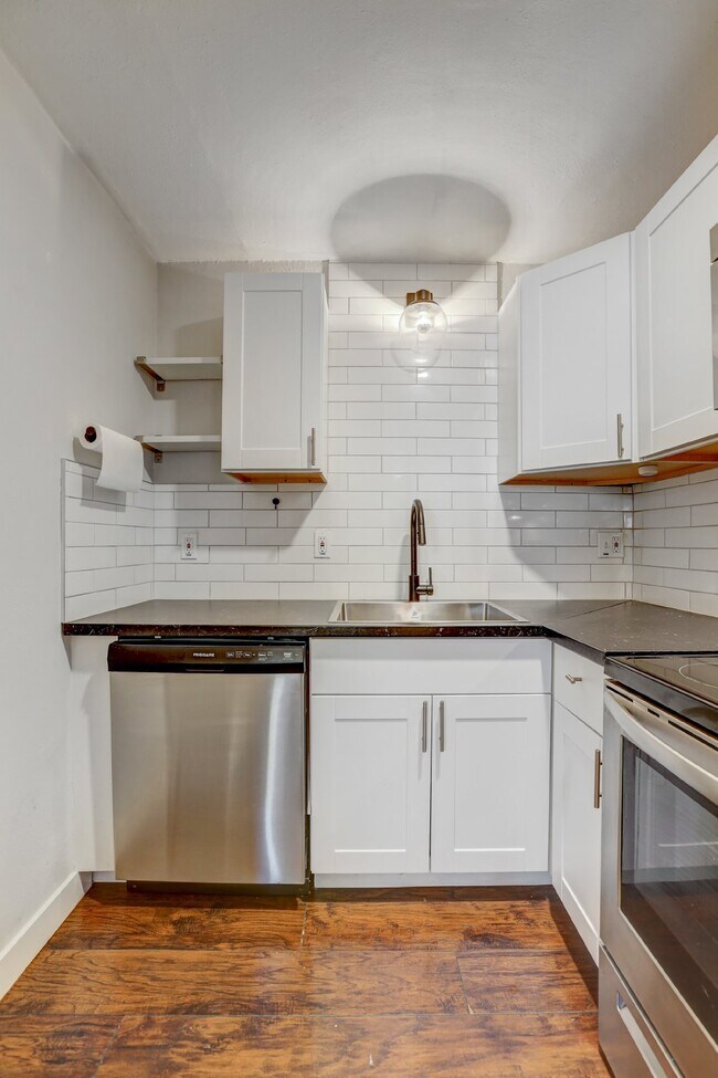 Photo - $1,550 - 1 Bed Updated Condo right by Cher... Unit 701