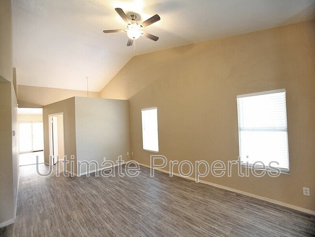Photo - 9903 N 77th Ave