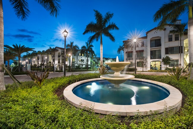 Casa Vera offers spacious, luxury apartments with great amenities and location just west of Kendall