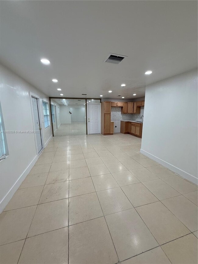 Photo - 1600 W 14th St