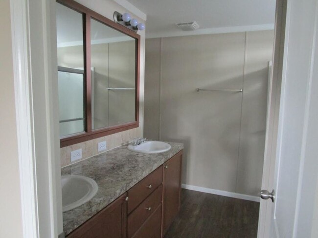 Photo - 107 Spruce Ln