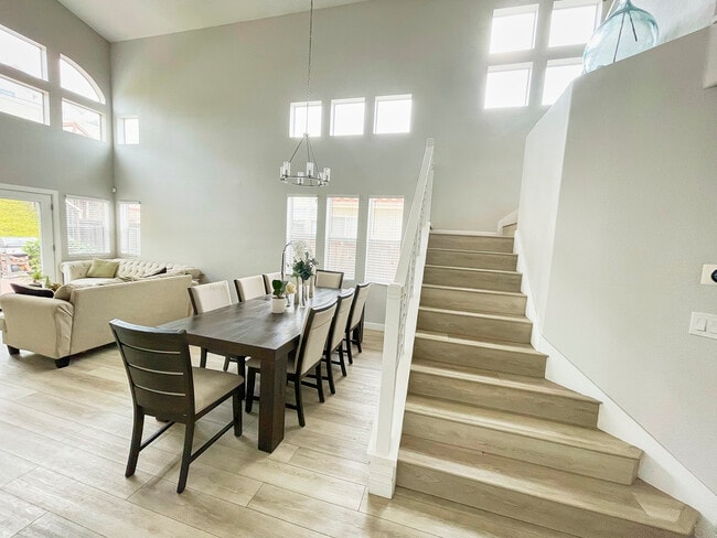 Building Photo - 951 Norella St